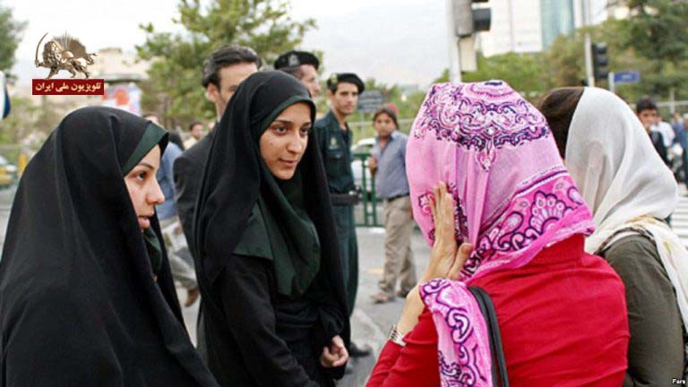 پاسدار حسنزاده- بسیجیها در مترو و معابر، تذکرات زبانی میدهند